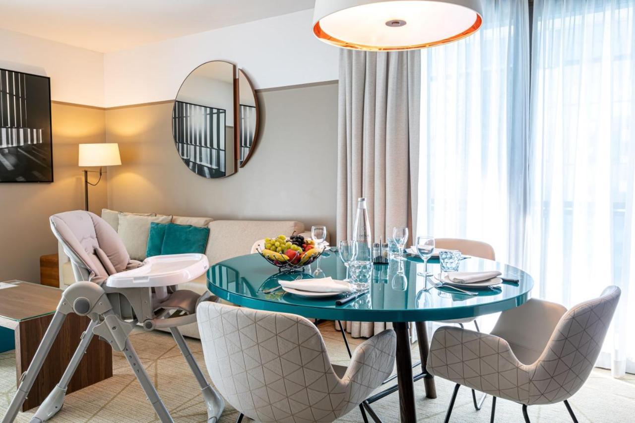 Fraser Suites Paris La Defense Courbevoie Eksteriør billede A dining room