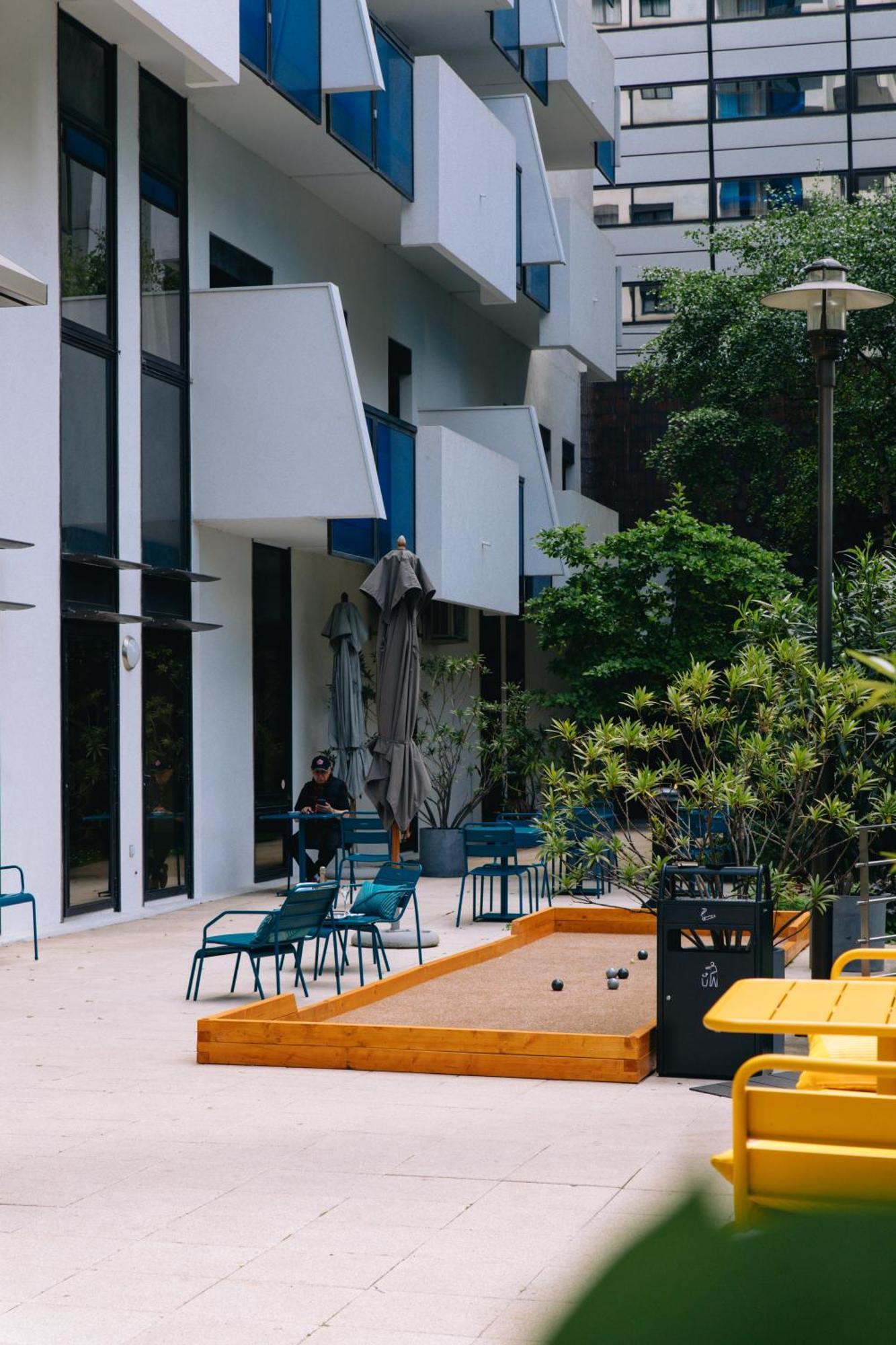 Fraser Suites Paris La Defense Courbevoie Eksteriør billede A bocce ball court in the courtyard of the University of New South Wales, Australia