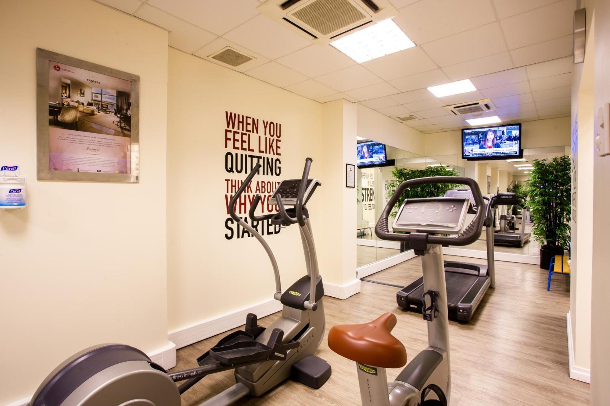 Fraser Suites Paris La Defense Courbevoie Eksteriør billede The gym at the hotel