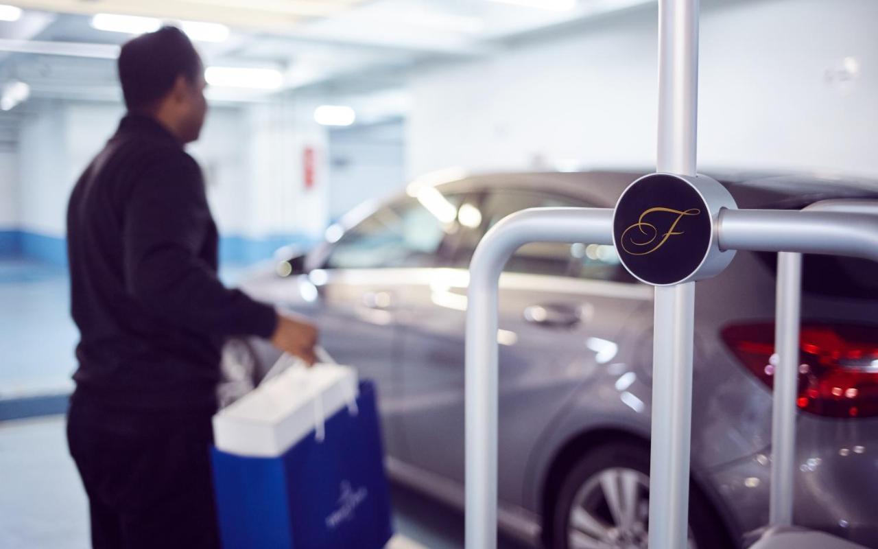 Fraser Suites Paris La Defense Courbevoie Eksteriør billede Valet parking at the Four Seasons Hotel, London